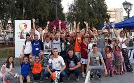 Football Zajedno Mini-Van Tour Gruppenfoto in Novi Pazar